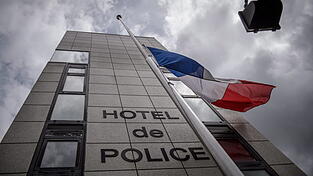 Die Polizeidienststelle in Mantes La Jolie (bei Paris) in der Au&szlig;enansicht. Hier arbeitete die franz&ouml;sische Polizistin, die von dem ISIS-K&auml;mpfer Larossi Abbala am 14. Juni 2016 ermordet wurde. Ihr Mann wurde kurz vor ihrem Tod erstochen.