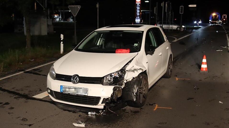 Bei einem Unfall in Plattling erlitten zwei Jugendliche schwere Verletzungen.
