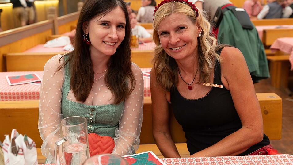 Die Partybilder vom Dienstag, 11. August, aus dem Festzelt Krönner. Die Partybilder vom Dienstag, 11. August, aus dem Festzelt Krönner.