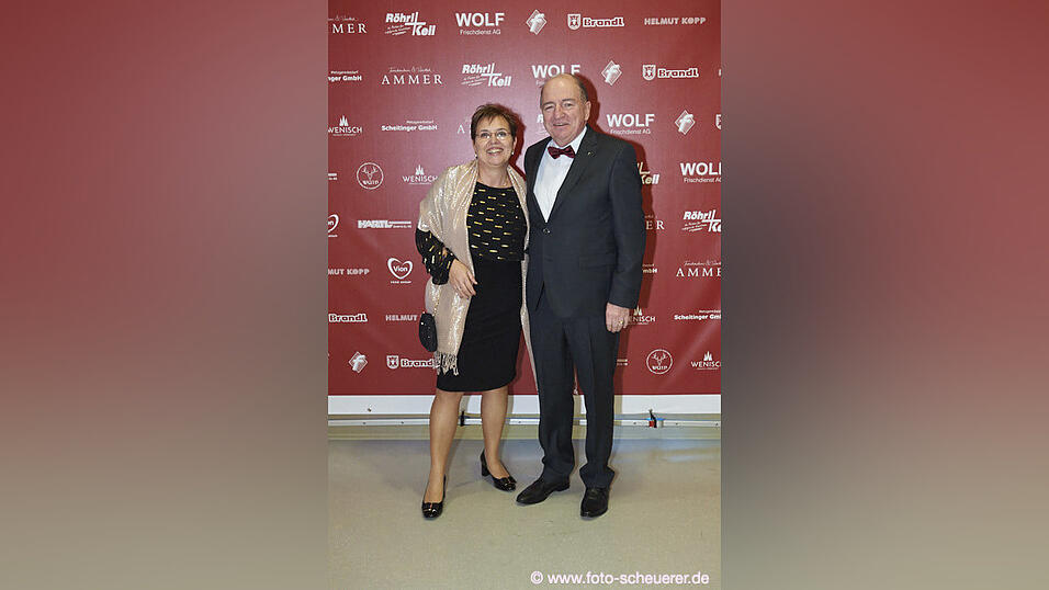 Die Metzgerzunft hat am Samstagabend in die Joseph-von-Fraunhofer-Halle eingeladen. Die Metzgerzunft hat am Samstagabend in die Joseph-von-Fraunhofer-Halle eingeladen.