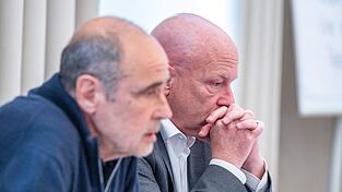 Joachim Wolbergs (r), ehemaliger Oberb&uuml;rgermeister von Regensburg, und sein Verteidiger Peter Witting gehen gegen das Urteil vor.