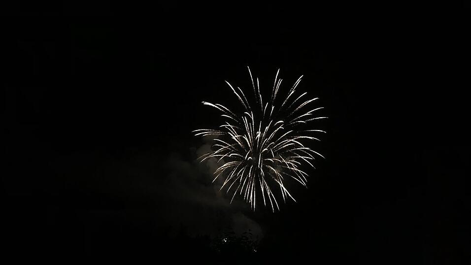 Das war das Abschlussfeuerwerk des Gäubodenvolksfestes 2019. Das war das Abschlussfeuerwerk des Gäubodenvolksfestes 2019.