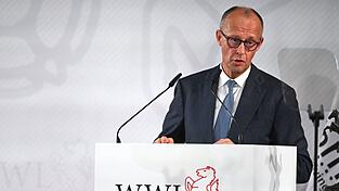 Merz nutzte seine Laudatio für eine Grundsatzrede. Merz nutzte seine Laudatio für eine Grundsatzrede.