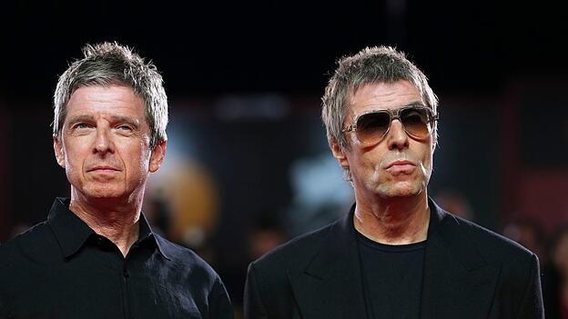 Oasis-Fans in Deutschland k&ouml;nnen den Br&uuml;dern Liam und Noel Gallagher bald wieder zujubeln. (Archivbild)