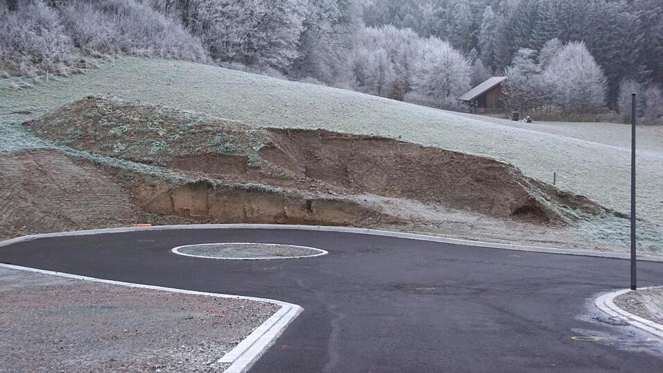 Der Wendehammer ist fertig, die Erschlie&szlig;ung abgehakt. Im Mai oder Juni soll nun der Bau des Kinderhauses Schwarzer Helm starten.