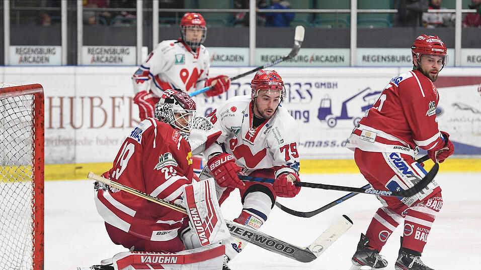 Der Deggendorfer SC hat das ostbayerische Derby bei den Eisbären Regensburg gewonnen. Der Deggendorfer SC hat das ostbayerische Derby bei den Eisbären Regensburg gewonnen.