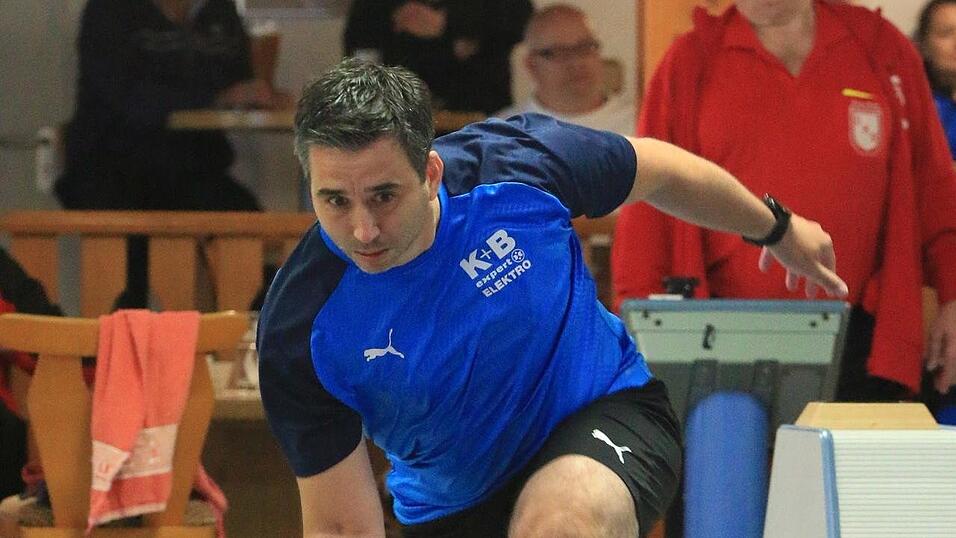 Mathias Weber spielte mit 642 Kegeln die Tagesbestleistung beim Kantersieg der Raindorfer in Ungarn. Mathias Weber spielte mit 642 Kegeln die Tagesbestleistung beim Kantersieg der Raindorfer in Ungarn.