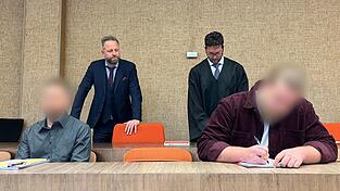 Die beiden Angeklagten schwiegen zun&auml;chst.