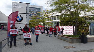 Auch vor dem BMW-Werk in Dingolfing wurde am Montag demonstriert. Auch vor dem BMW-Werk in Dingolfing wurde am Montag demonstriert.
