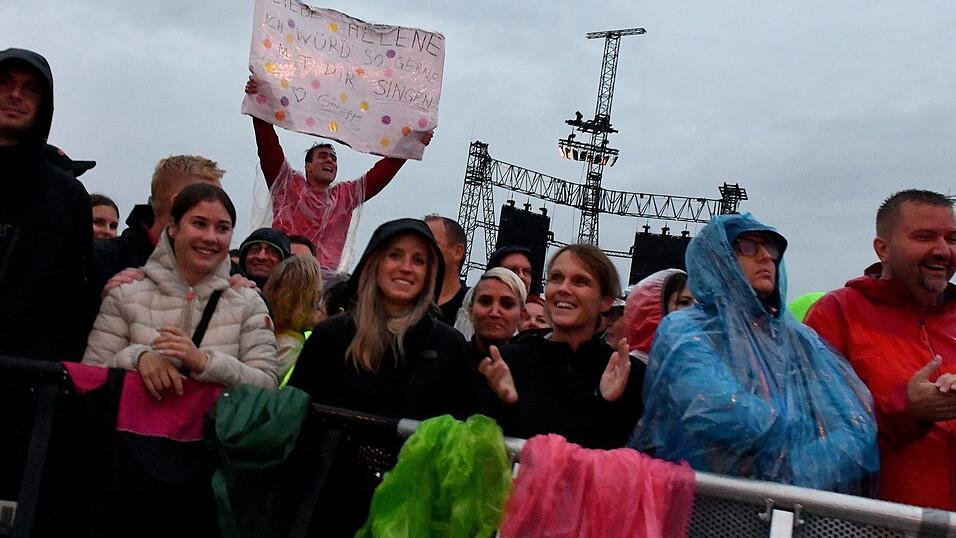 Superstar Helene Fischer verzauberte am Samstagabend 130.000 Zuschauer bei einem Open-Air-Konzert in München. Superstar Helene Fischer verzauberte am Samstagabend 130.000 Zuschauer bei einem Open-Air-Konzert in München.