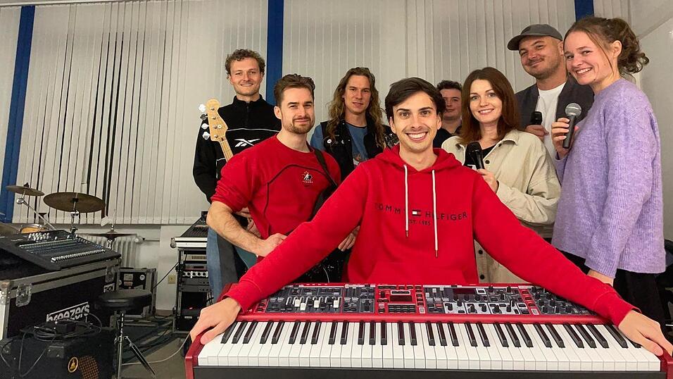 Simon Csokan und seine Musikerfreunde sind die neue Narrhalla-Band, die mit spritzigem Sound die traditionellen Narrhalla-Sitzungen begleiten wird.