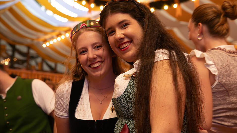 Die Partybilder vom Mittwoch, 13. August, aus dem Festzelt Nothaft. Die Partybilder vom Mittwoch, 13. August, aus dem Festzelt Nothaft.