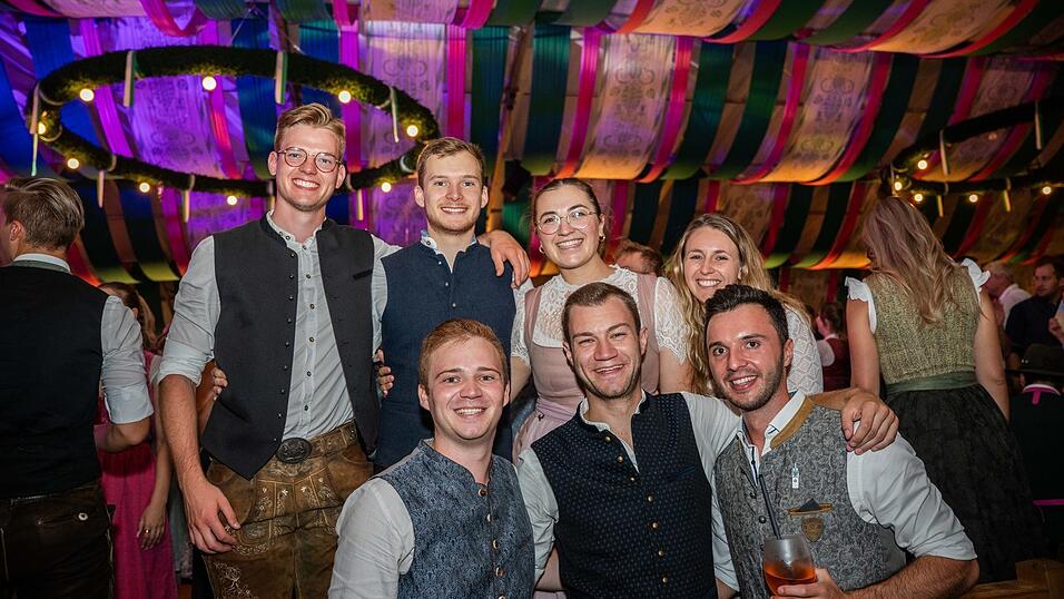 Die Partybilder vom Sonntag, 16. August, aus dem Festzelt Weckmann. Die Partybilder vom Sonntag, 16. August, aus dem Festzelt Weckmann.