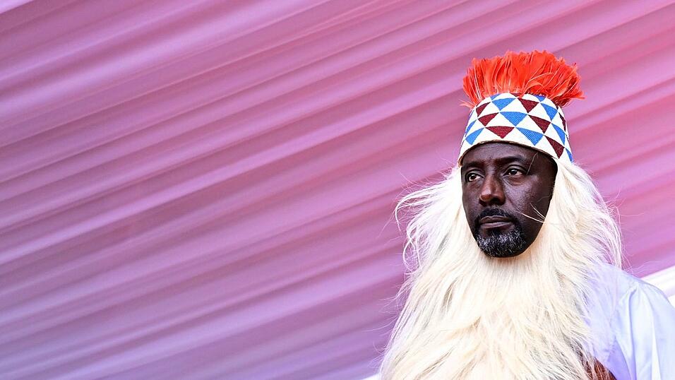 Der Journalist Edward Rukidi Kijanangoma ist der neue K&ouml;nig von Tooro.