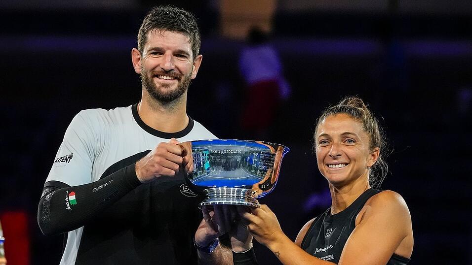Das italienische Duo Andrea Vavassori und Sara Errani jubelt über den Titel bei den US Open. Das italienische Duo Andrea Vavassori und Sara Errani jubelt über den Titel bei den US Open.