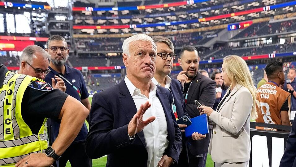 Bekommt zum Abschied nur das kleine Finale: Didier Deschamps. Bekommt zum Abschied nur das kleine Finale: Didier Deschamps.
