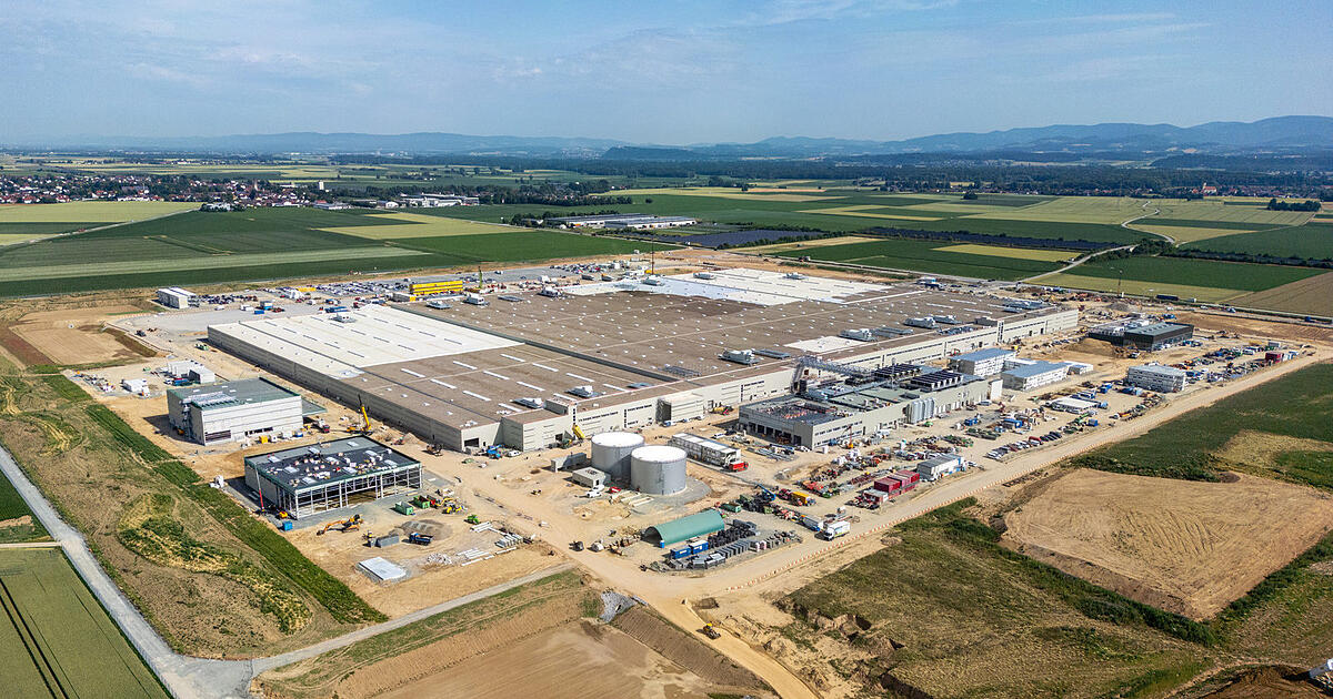 BMW plant Irlbach-Straßkirchen officially opens on October 1st