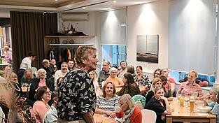 Christine Koj begrüßte Titus Müller zur Lesung im Café Konrad. Christine Koj begrüßte Titus Müller zur Lesung im Café Konrad.