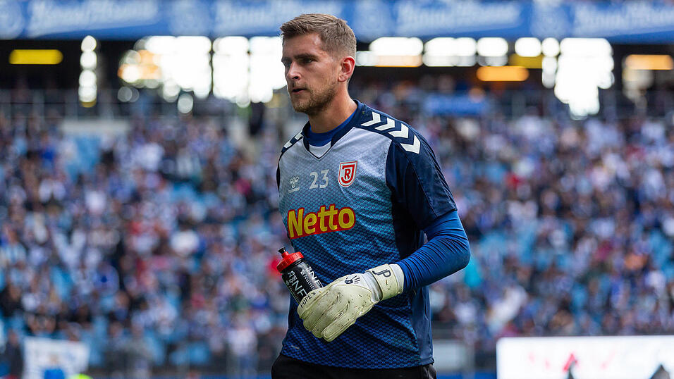 Gibt ausgerechnet gegen sein Ex-Klub sein Punktspieldebüt für den Jahn: Torwart Julian Pollersbeck. Gibt ausgerechnet gegen sein Ex-Klub sein Punktspieldebüt für den Jahn: Torwart Julian Pollersbeck.