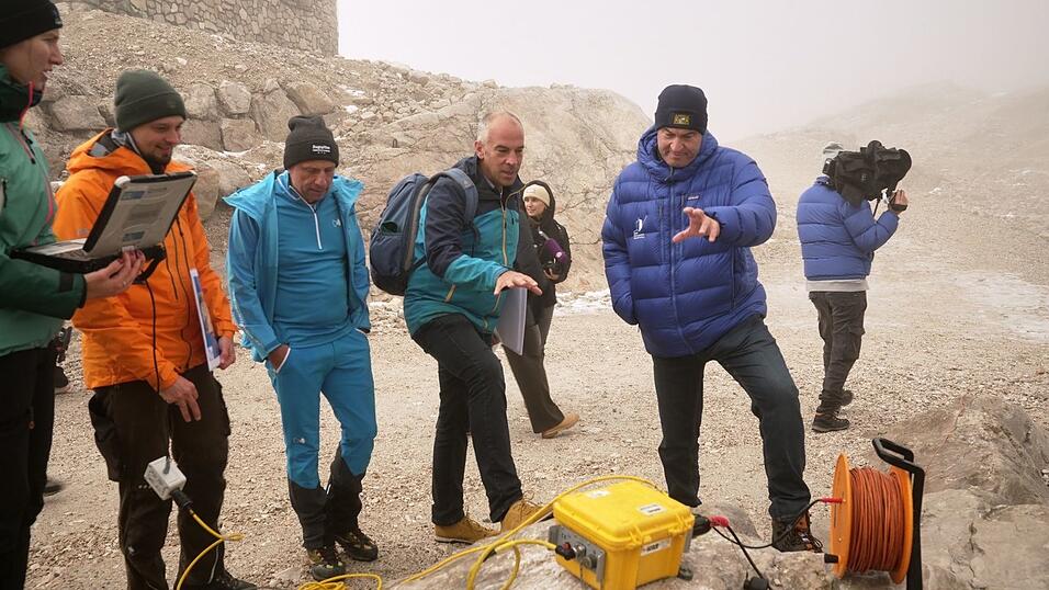 Ministerpräsident Markus Söder (CSU) besuchte die Forschungsstation auf der Zugspitze. Ministerpräsident Markus Söder (CSU) besuchte die Forschungsstation auf der Zugspitze.