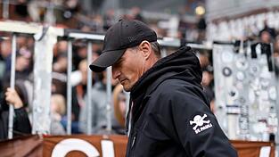 Bleibt er oder bleibt er nicht beim FC St. Pauli?: St. Pauli-Trainer Alexander Blessin z&ouml;gert noch mit der Antwort.