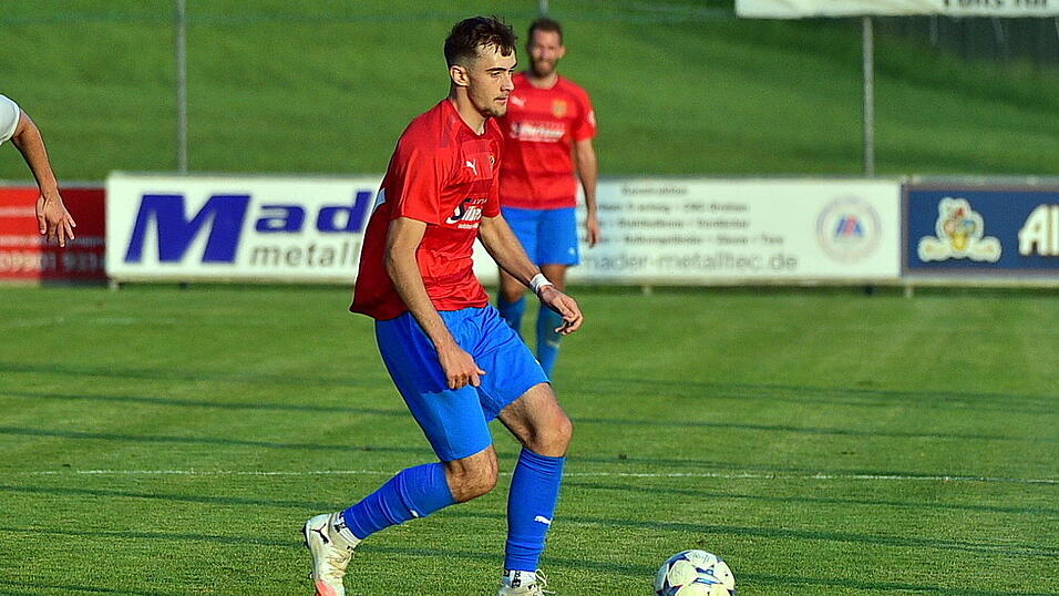 Lukas Weidlich war in Etzenricht die frühe 1:0-Führung für den 1. FC Bad Kötzting gelungen, am Ende reichte es aber nur zu einem 1:1-Remis. Lukas Weidlich war in Etzenricht die frühe 1:0-Führung für den 1. FC Bad Kötzting gelungen, am Ende reichte es aber nur zu einem 1:1-Remis.