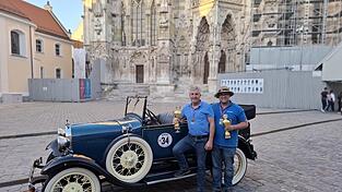Das Team Sp&auml;th/Hofmann ist auf dem ersten Platz in der Gruppe der Vorkriegsfahrzeuge gelandet.