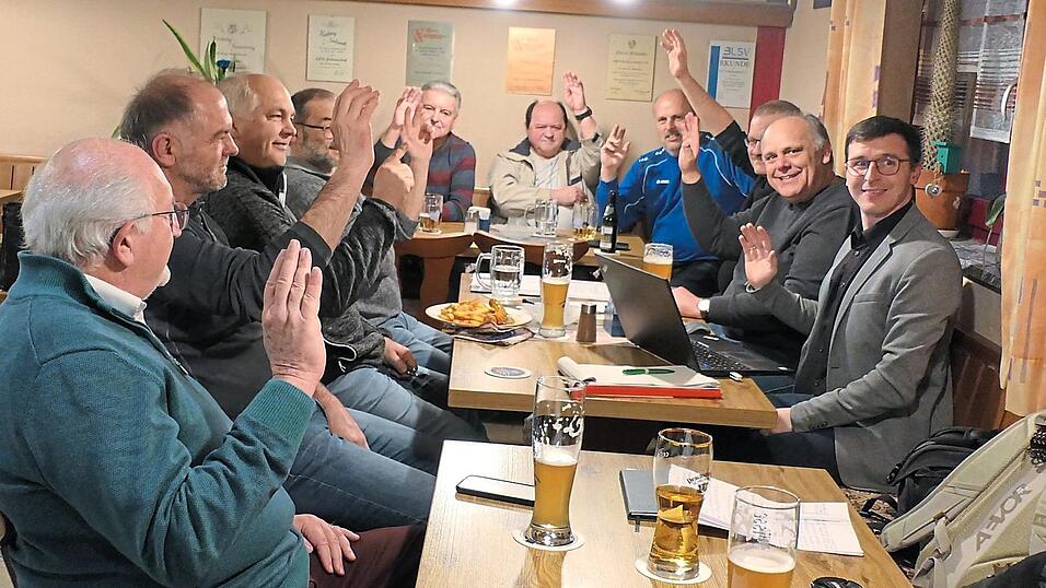 Einstimmig wurde die Vorstandschaft gewählt. Einstimmig wurde die Vorstandschaft gewählt.