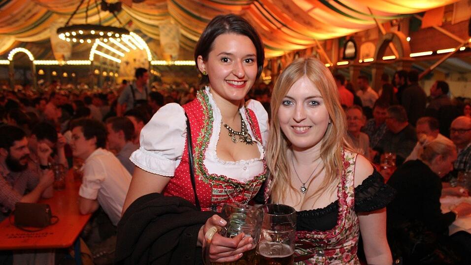 Die Fr&uuml;hjahrsdult 2017 in Landshut neigt sich dem Ende entgegen. Grund genug, noch einmal richtig in den Bierzelten zu feiern - abgerundet vom traditionellen Feuerwerk.