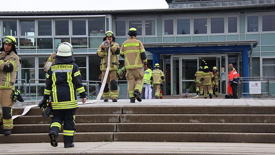 In einer Mädchentoilette in einer Regensburger Schule brannte es am Mittwochvormittag. In einer Mädchentoilette in einer Regensburger Schule brannte es am Mittwochvormittag.