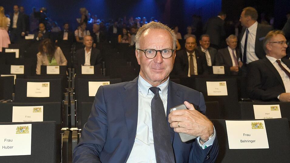 Schon vor zehn Jahren nahm Karl-Heinz Rummenigge einen Bayerischen Sportpreis entgegen - damals stellvertretend für die Profimannschaft des erfolgreichsten deutschen Fußballvereins. (Archivbild) Schon vor zehn Jahren nahm Karl-Heinz Rummenigge einen Bayerischen Sportpreis entgegen - damals stellvertretend für die Profimannschaft des erfolgreichsten deutschen Fußballvereins. (Archivbild)