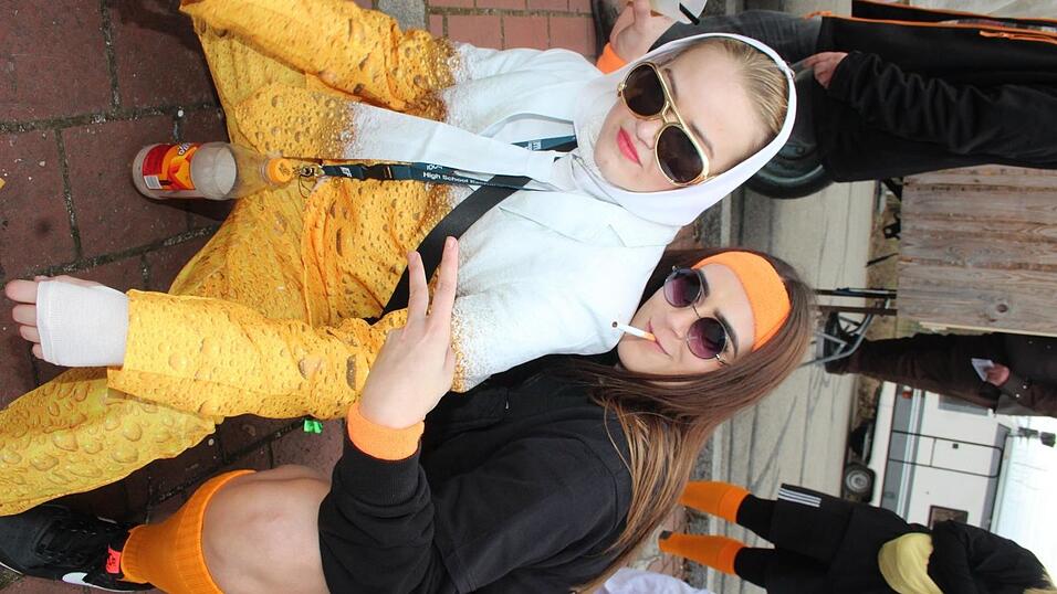 Viele Faschings-Fans haben sich am Samstag den Umzug in Langenbach angesehen. Viele Faschings-Fans haben sich am Samstag den Umzug in Langenbach angesehen.