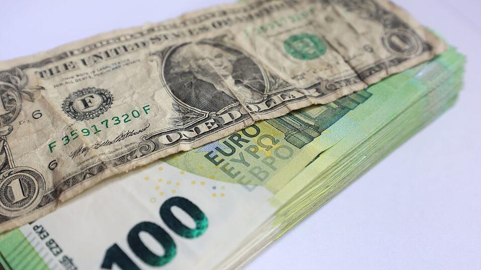 Der Dollar ist globale Reservewährung. Doch US-Präsident Donald Trumps Wirtschafts- und Finanzpolitik verunsichert die Kapitalmärkte. In den vergangenen Monaten hat die US-Währung im Vergleich zum Euro kräftig an Wert verloren. (Symbolbild)