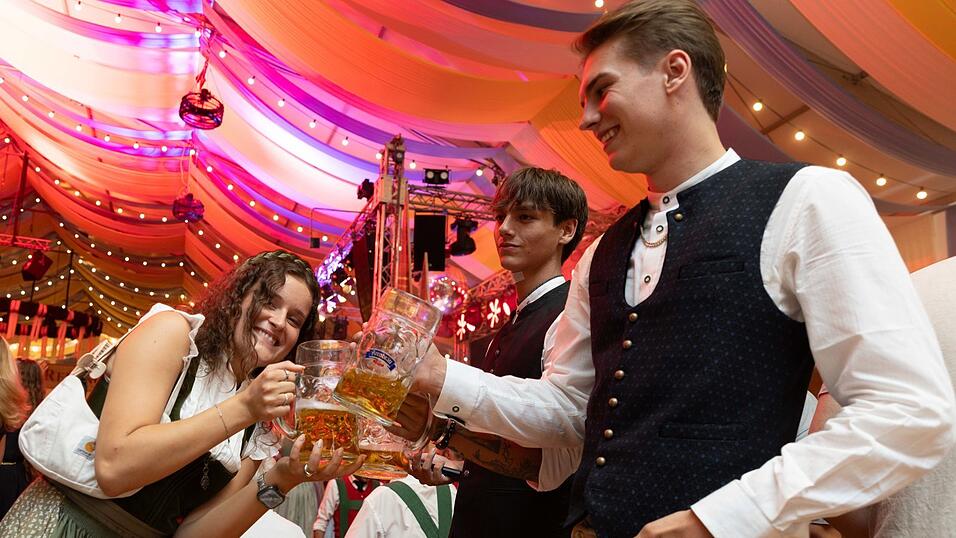 Die Partybilder vom Freitag, 7. August, aus dem Festzelt Reisinger. Die Partybilder vom Freitag, 7. August, aus dem Festzelt Reisinger.