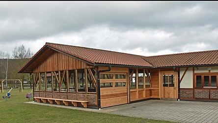 Rund 131 000 Euro investierte die Gemeinde Grafenwiesen in den Kurpark und das Gemeinschaftshaus mit angrenzendem Spielplatz.