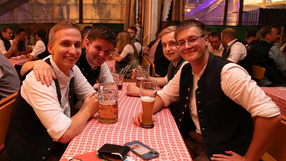 Die Partybilder vom Samstag, 9. August, aus dem Festzelt Greindl. Die Partybilder vom Samstag, 9. August, aus dem Festzelt Greindl.