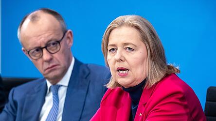 Kanzleramt und Bundesarbeitsministerium schlagen die beiden Vorsitzenden der Rentenkommission einvernehmlich vor. (Archivbild)