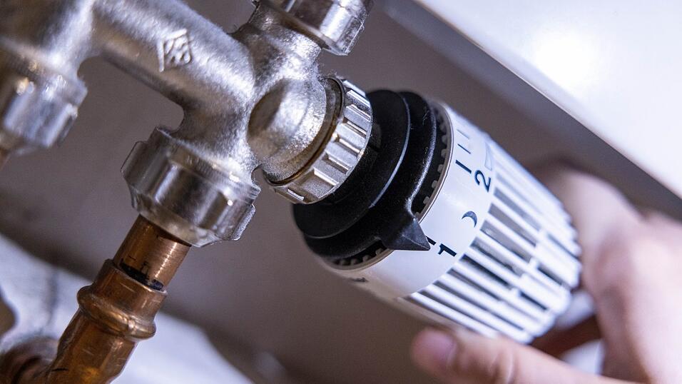 Der höhere CO-Preis macht Tanken und Heizen teurer.2 Der höhere CO-Preis macht Tanken und Heizen teurer.2