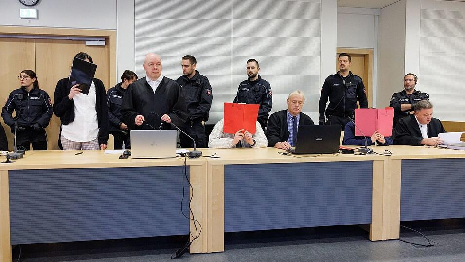 Drei Männer und eine Frau sind vor dem Landgericht Osnabrück zu mehrjährigen Haftstrafen verurteilt worden, weil sie eine 17-Jährige gefesselt, lebensgefährlich verletzt und bewusstlos in die Ems geworfen haben. (Archivfoto)
