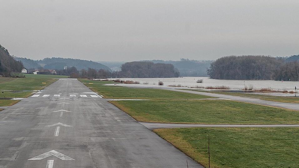 Auch in Vilshofen stieg die Donau &uuml;ber die Ufer.
