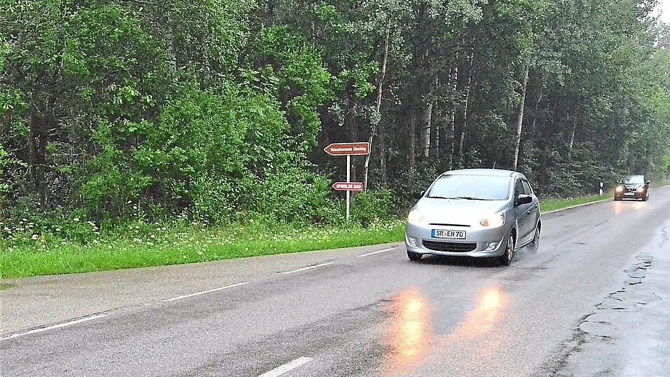 Das Sünchinger Holz in Richtung Geiselhöring, östlich der Staatsstraße 2111, ist im Regionalplan als eine Fläche mit einer Windgüte von 50 bis 60 Prozent kartiert. Das Sünchinger Holz in Richtung Geiselhöring, östlich der Staatsstraße 2111, ist im Regionalplan als eine Fläche mit einer Windgüte von 50 bis 60 Prozent kartiert.
