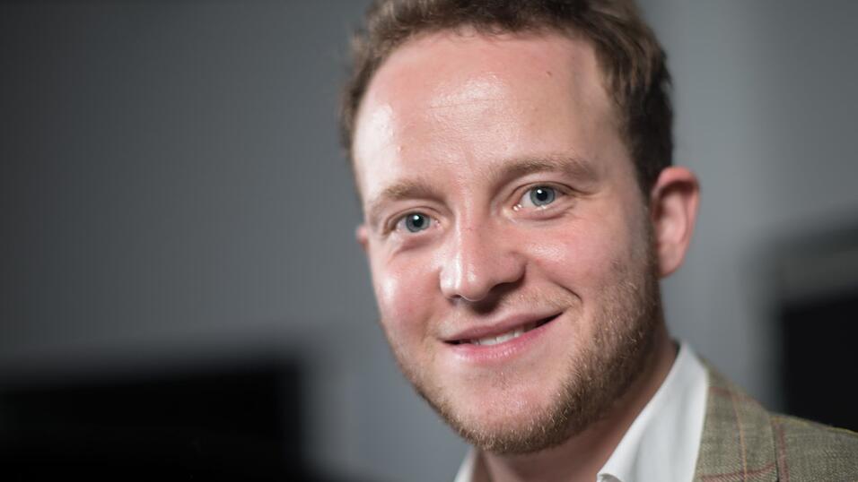 Geiger Max Eisinger spielt im Juli am Magdalenenplatz ein Konzert mit St&uuml;cken vertriebener K&uuml;nstler.