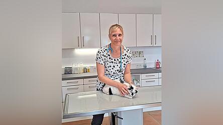 Durch ihre ruhige und einfühlsame Art fühlen sich Patienten und ihre Besitzer bei Tierärztin Julia Wohlgemuth gut aufgehoben. Durch ihre ruhige und einfühlsame Art fühlen sich Patienten und ihre Besitzer bei Tierärztin Julia Wohlgemuth gut aufgehoben.