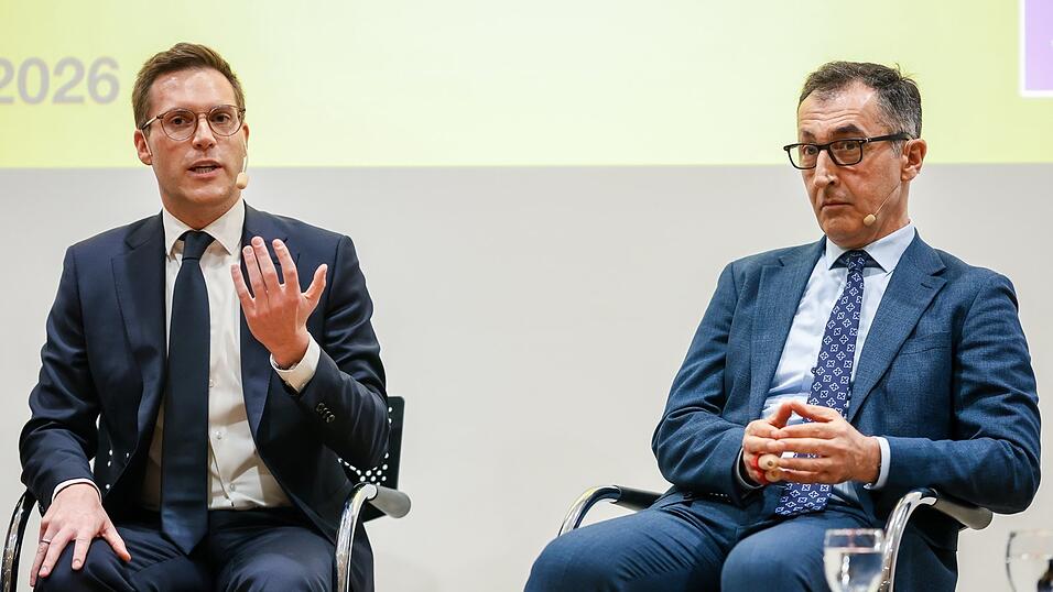 Manuel Hagel (l.) tritt für die CDU in Baden-Württemberg an. Er hat gut Chancen, der nächste Landesvater zu werden. Cem Özdemir von den Grünen möchte gerne den aktuellen Regierungschef und Parteikollegen beerben. Doch die Grünen drohen, ihr einziges Ministerpräsidentenamt zu verlieren. Manuel Hagel (l.) tritt für die CDU in Baden-Württemberg an. Er hat gut Chancen, der nächste Landesvater zu werden. Cem Özdemir von den Grünen möchte gerne den aktuellen Regierungschef und Parteikollegen beerben. Doch die Grünen drohen, ihr einziges Ministerpräsidentenamt zu verlieren.