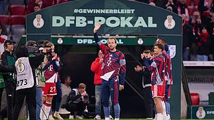 Harry Kane (m) wurde rund um das DFB-Pokal-Spiel bejubelt. Harry Kane (m) wurde rund um das DFB-Pokal-Spiel bejubelt.