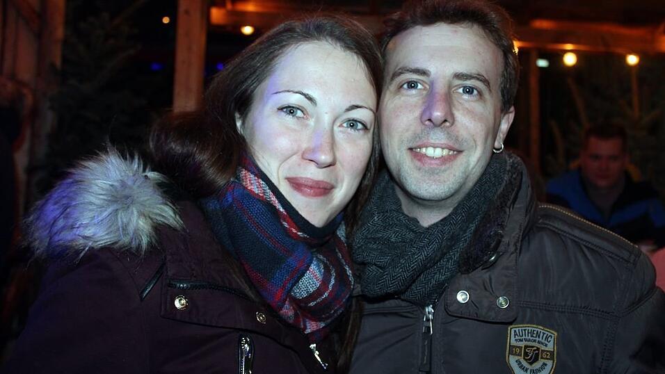 Bei einem schweren Unfall in der Gemeinde Frontenhausen sind zwei Menschen verletzt worden. Bei einem schweren Unfall in der Gemeinde Frontenhausen sind zwei Menschen verletzt worden.