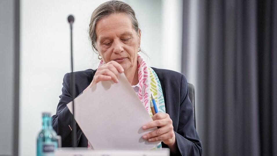 Die Bundeswahlleiterin, Ruth Brand, sorgt in Zusammenarbeit mit den anderen Wahlorganen und mit Unterstützung des Bundesamtes für Sicherheit in der Informationstechnik (BSI) dafür, dass die Bundestagswahl sicher abläuft. (Archivfoto) Die Bundeswahlleiterin, Ruth Brand, sorgt in Zusammenarbeit mit den anderen Wahlorganen und mit Unterstützung des Bundesamtes für Sicherheit in der Informationstechnik (BSI) dafür, dass die Bundestagswahl sicher abläuft. (Archivfoto)