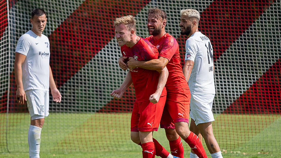 Der FSV Landau (in Rot) will in der Relegation gegen Falkenberg eine verkorkste Saison noch zu einem versöhnlichen Ende bringen.