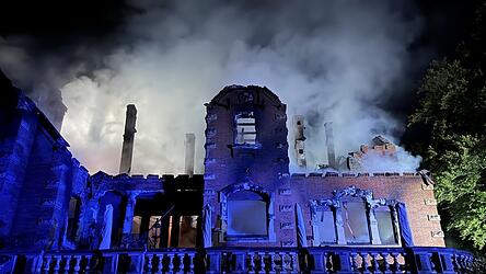 Das historische Jagdschloss wurde beim Brand am 6. Oktober vollständig zerstört. Das historische Jagdschloss wurde beim Brand am 6. Oktober vollständig zerstört.