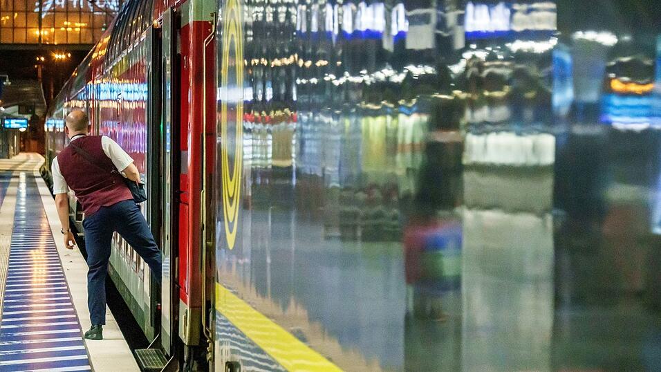 F&uuml;r alle, die anpacken und in Erinnerung bleiben: Bahnmitarbeiter bekommen Auszeichnung. (Symbolbild)